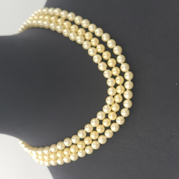 Source Unknown Jewelry - Triple Strand Faux Pearl‎ Necklace 9"